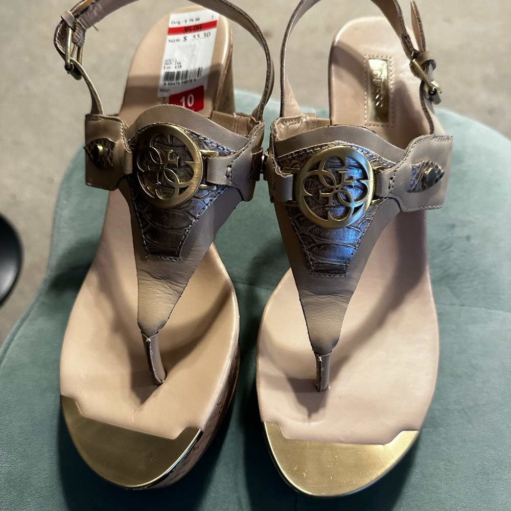 Women’s wedge heeled sandal.